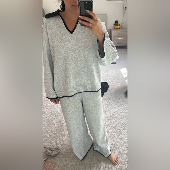 WeWoreWhat Sweaters - We Wore What Collar V-Neck Sweater Set NWT - size S/M